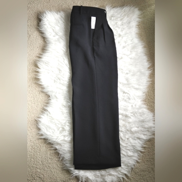 Aritzia Effortless Cropped pant - Picture 5 of 9